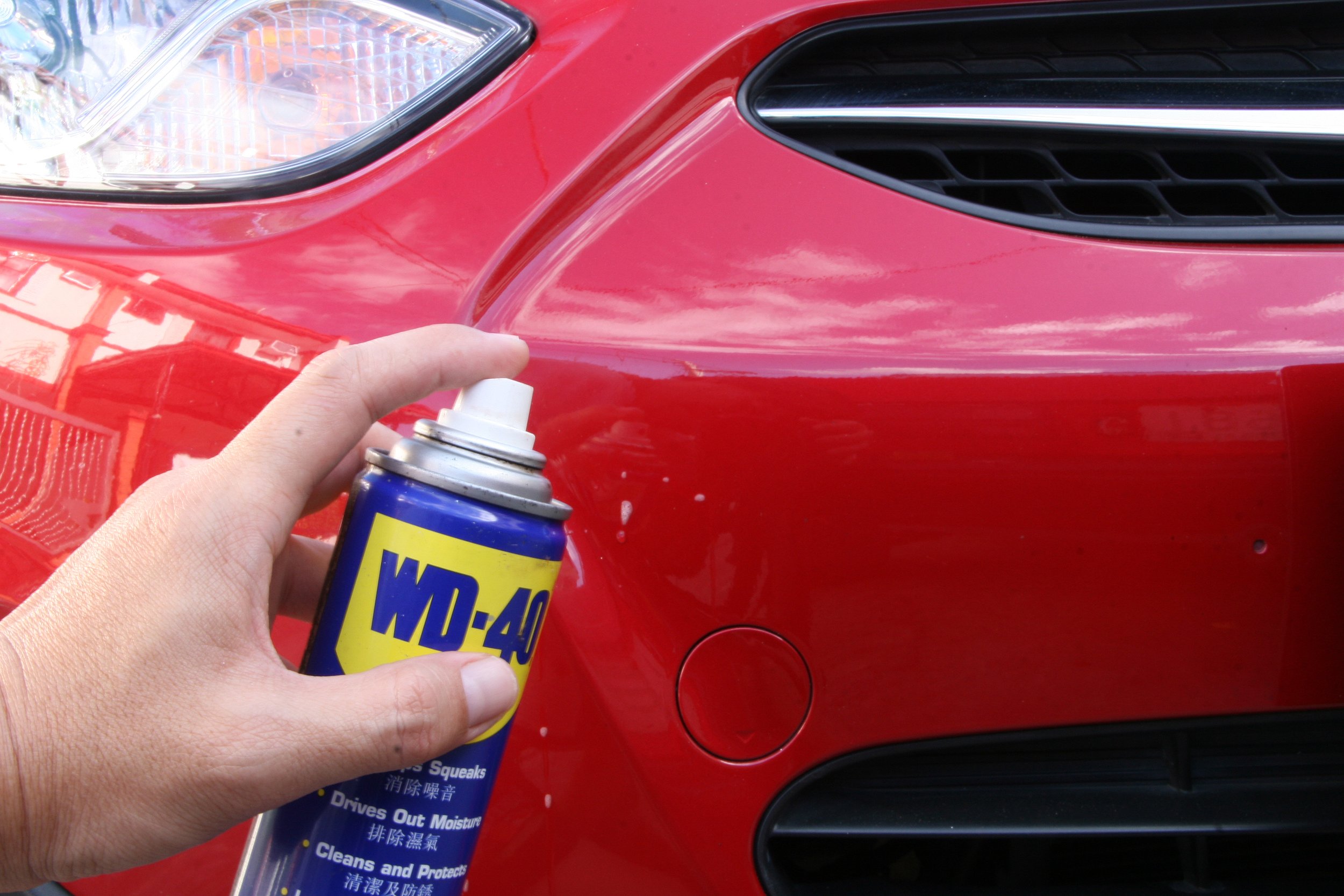 3 Ways to Clean Insects Off a Car