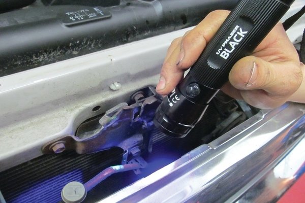 4 Hacks on How to Find Car Air Conditioner Leaks