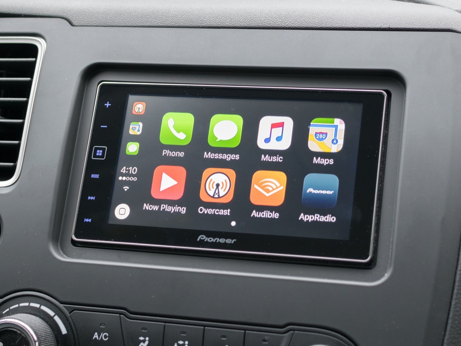 7 Things to Consider Before Buying a CarPlay Receiver