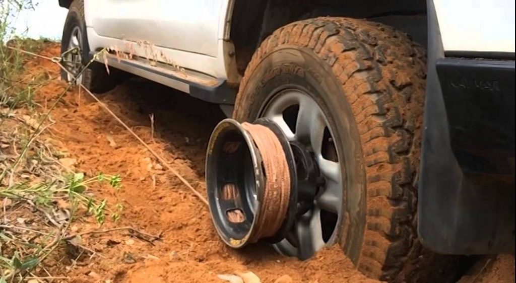 Car Stuck In The Mud? This Tyre Attachment Will Get You Out In Seconds