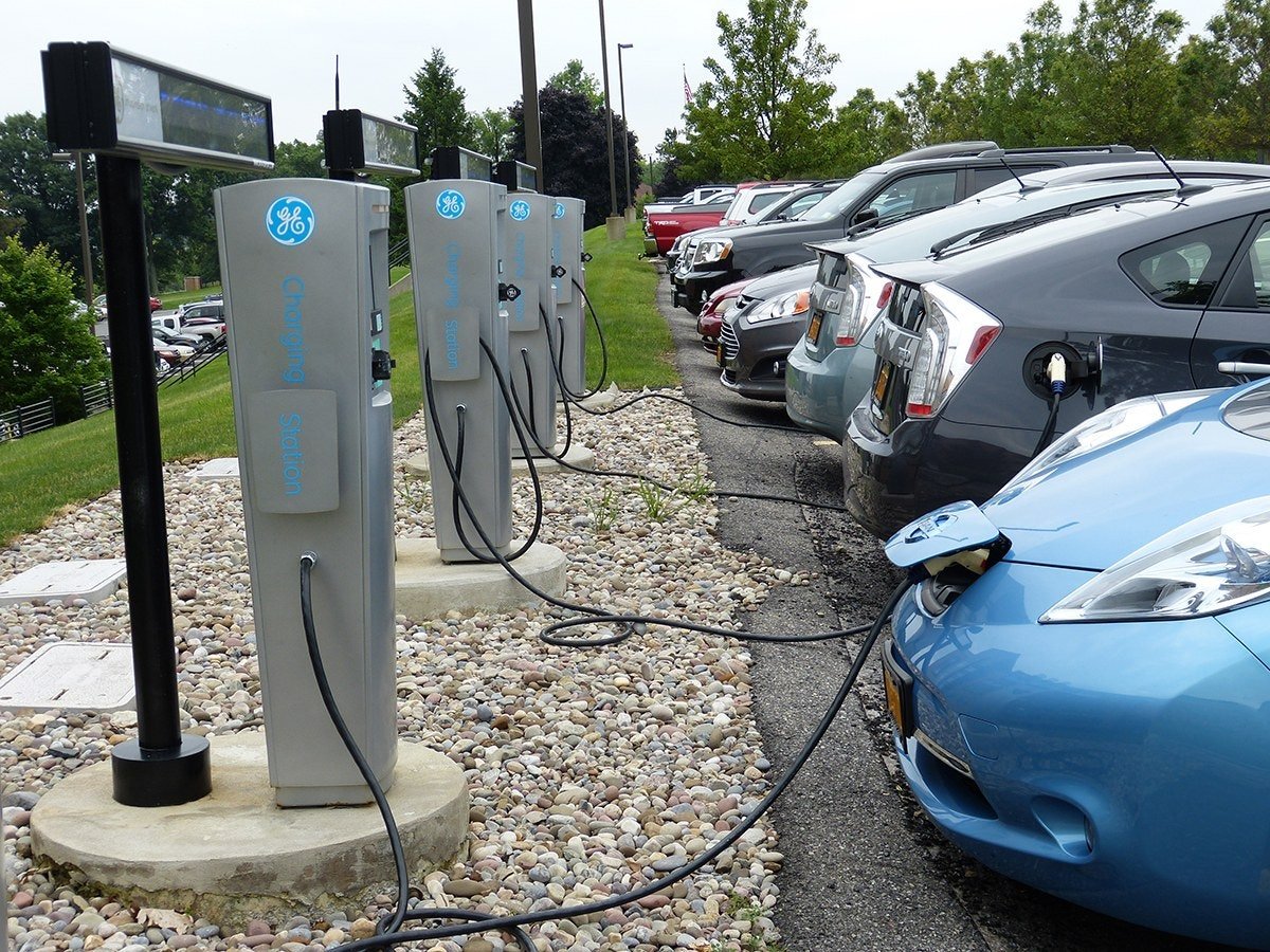 GE Uses AI to Charge Electric Cars Without Running Up the ...