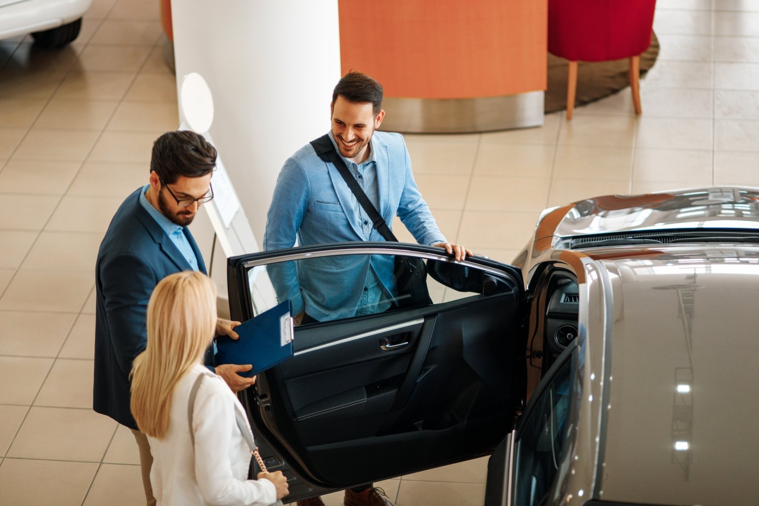 HOW DOES NEGOTIATING IN AUTO LEASING WORK?