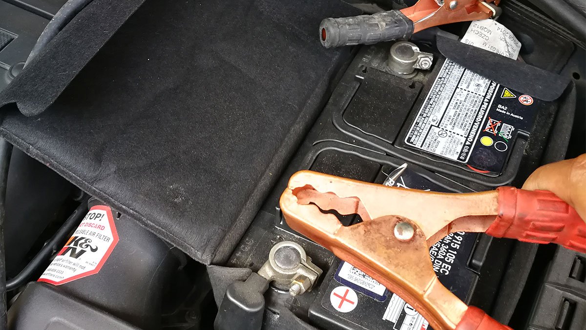 How to charge a car battery with jumper cables