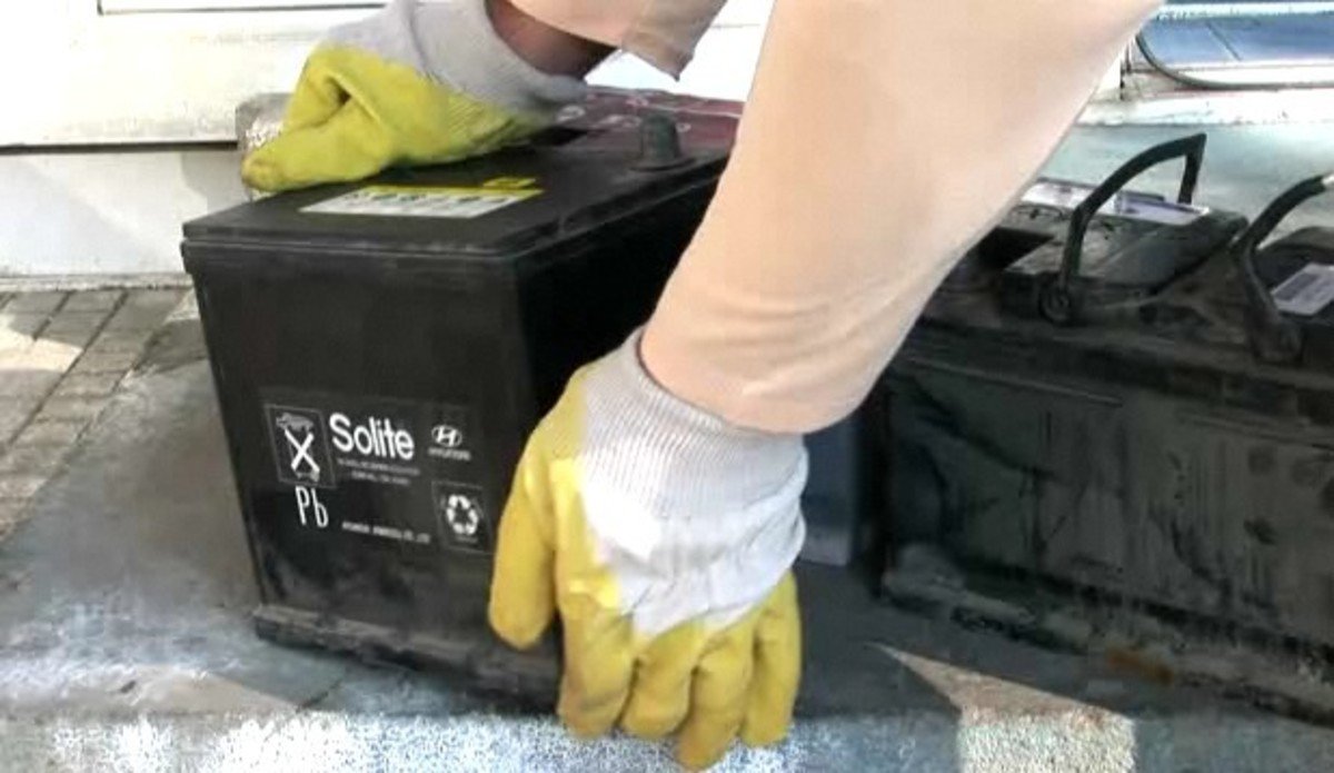 How to Dispose of a Car Battery