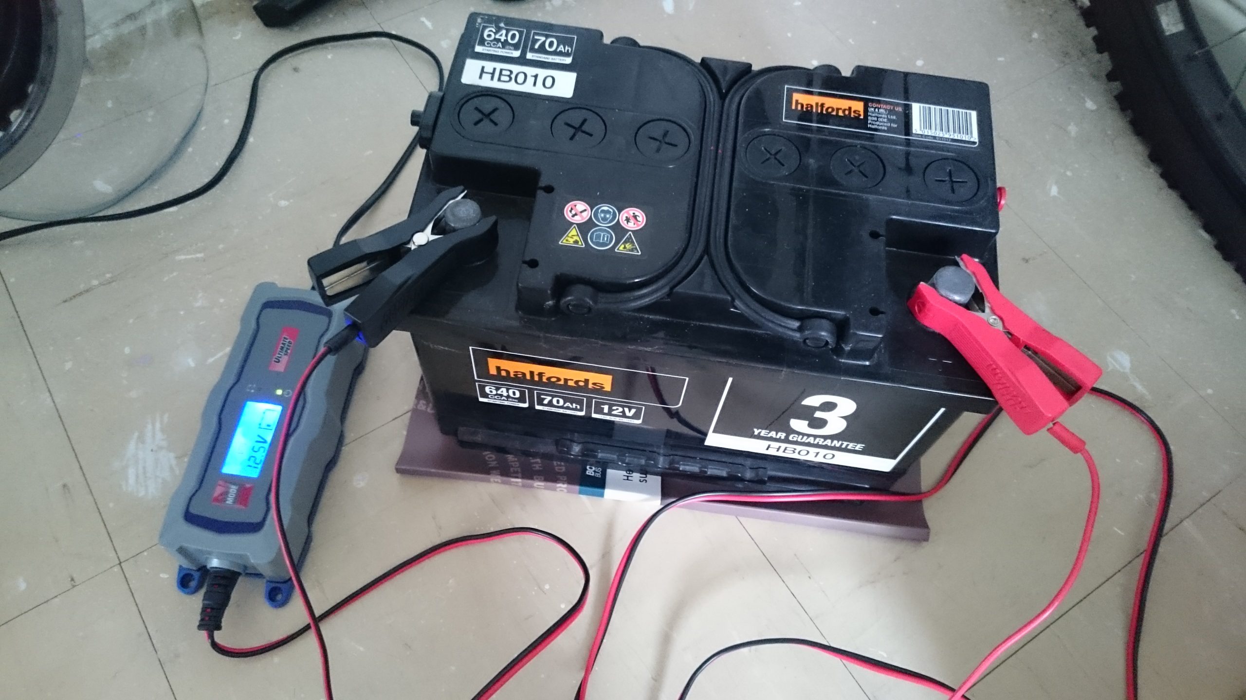How to recharge a car battery