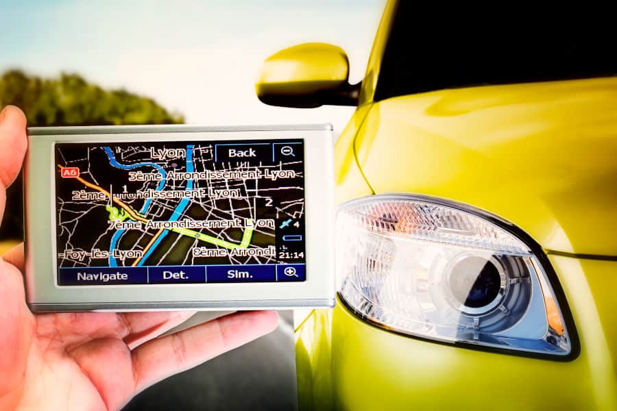 How To Track a Car Location With or Without GPS