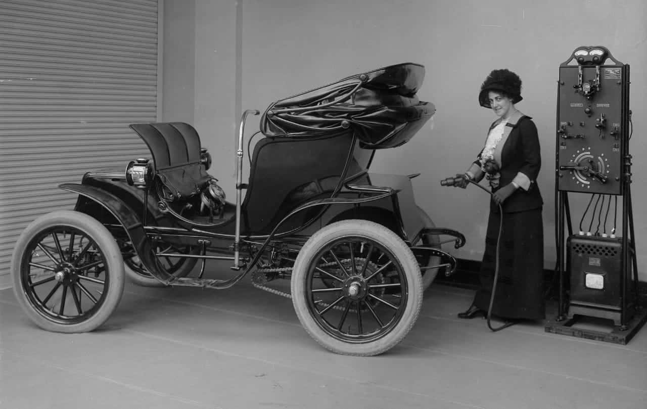 The First Electric Car Manufactured in 1909 That Very Few People Know ...