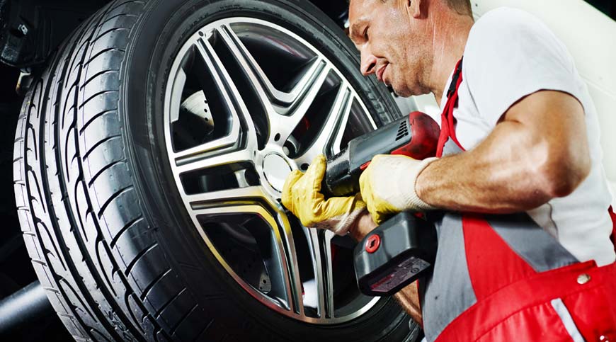 Things to Do and Things to Avoid When Changing Your Tires