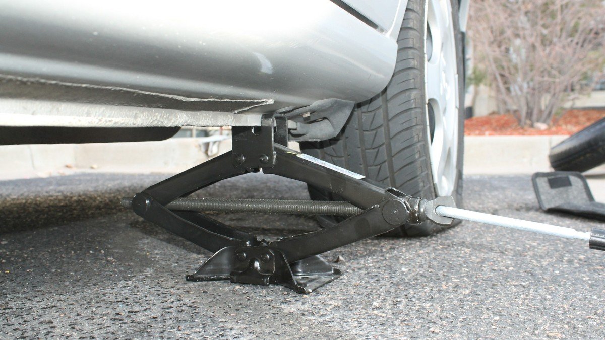 Tips for Using a Car Jack