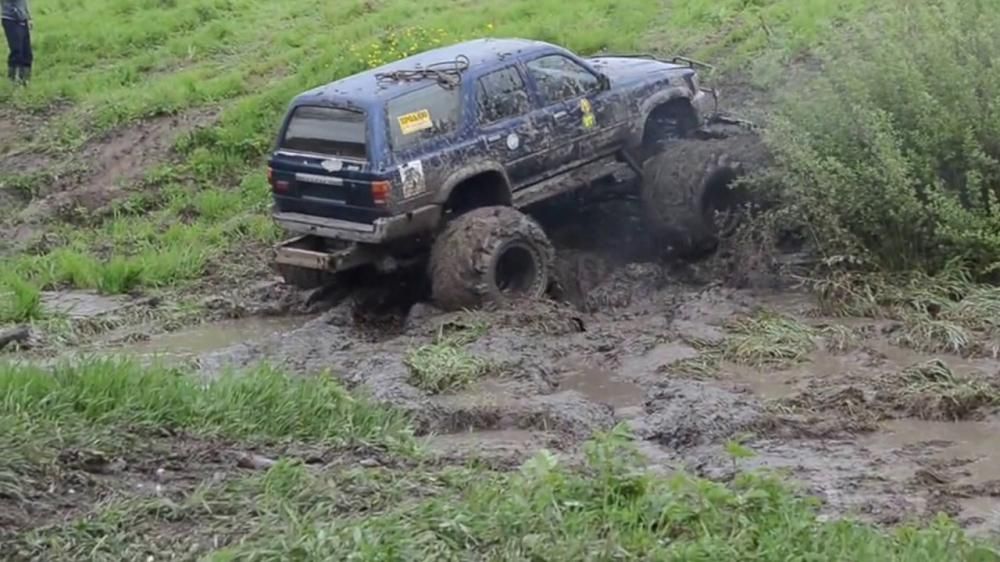 [VIDEO] An absurdly simple solution to get your car out of mud ...
