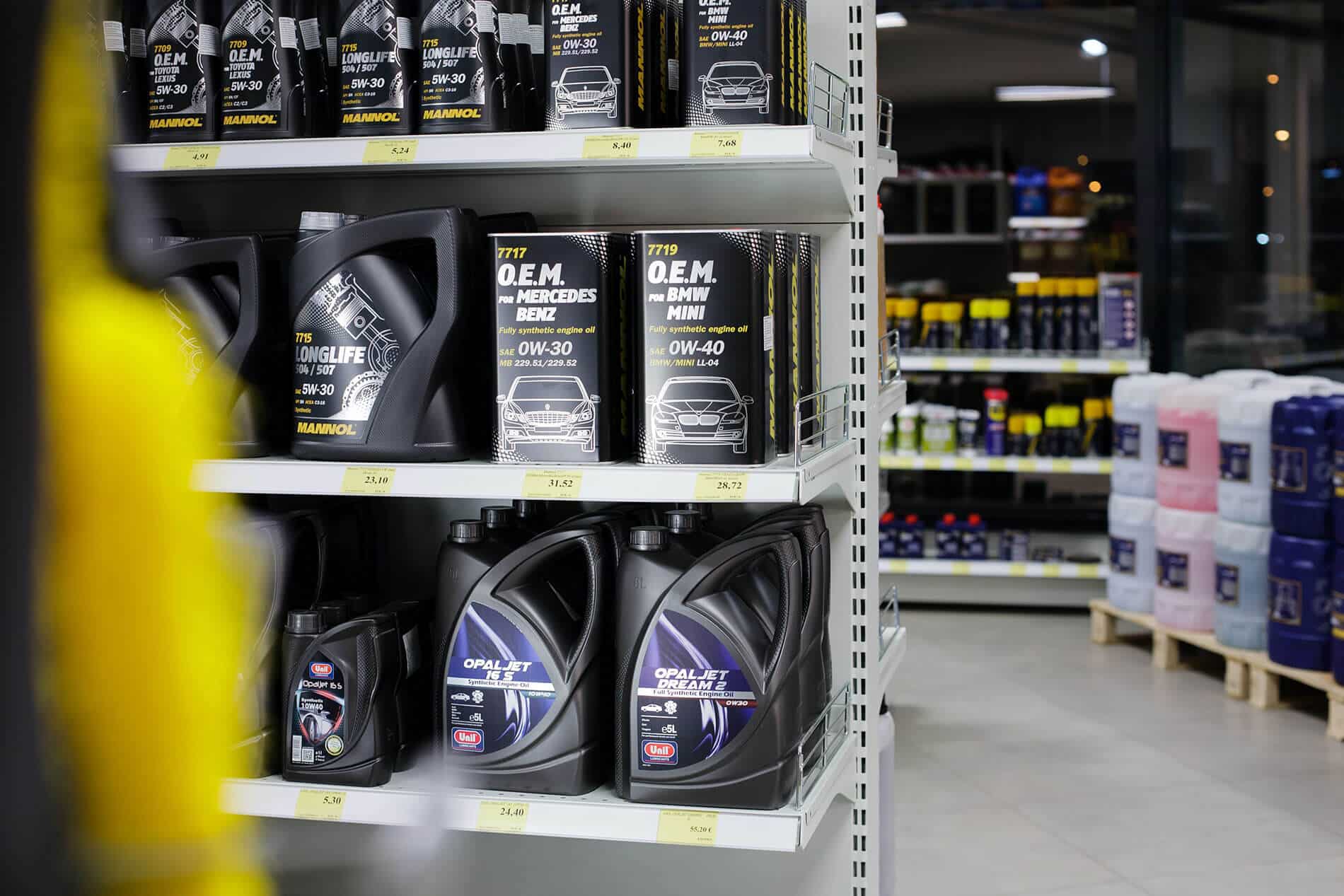 Which engine oil should I use in my car?
